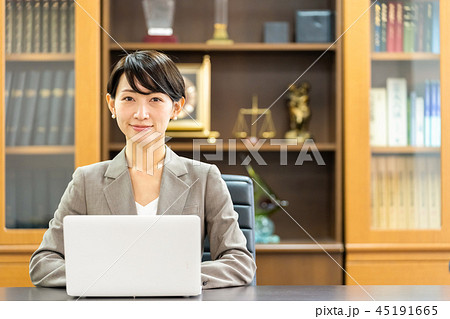 女性社員 個人事務所 司法書士 会計士 女性社員 個人事務所 司法書士 会計士 45191665