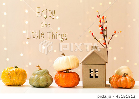 Enjoy the little things message with pumpkins with a house 45191812