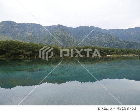 長野県　上高地　初秋の穂高連峰と大正池 45193753