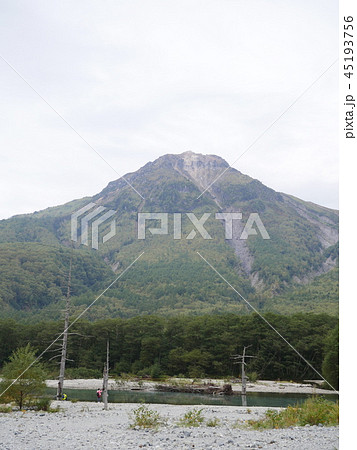 長野県　上高地　初秋の焼岳 45193756