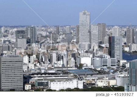 日本の東京都市景観 閉場した築地市場など、街並みを望む 45193927
