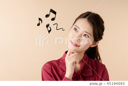 喜ぶ女性 喜ぶ女性 45194093