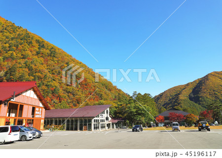 秋晴れの道の駅尾瀬桧枝岐　福島県桧枝岐村 45196117
