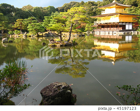 西日に輝く逆さ金閣寺２ 45197123