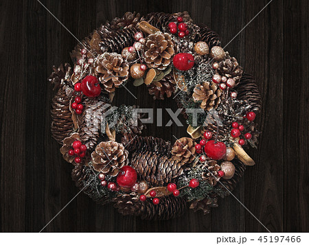 背景 木目 クリスマス オーナメント リースのイラスト素材