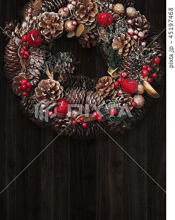 背景 木目 クリスマス オーナメント リースのイラスト素材