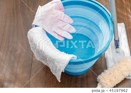 家事 掃除道具 バケツと雑巾 大掃除 家事 掃除道具 バケツと雑巾 大掃除 45197962