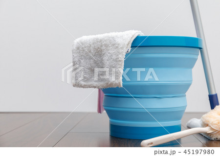 家事　掃除道具　バケツと雑巾　大掃除 45197980