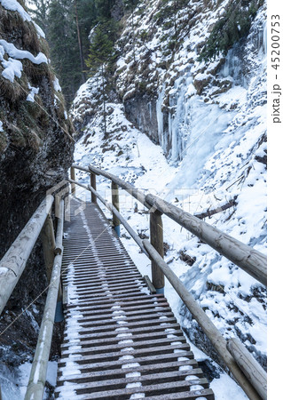 A narrow gorge covered with snow and ice. 45200753