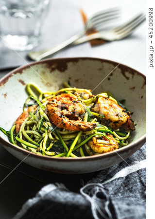 Zucchini pasta with Prawns in Basil Pesto sauce 45200998