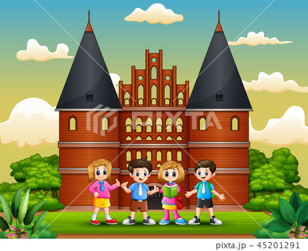 School children in front of Holstentor building 45201291