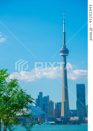 トロントアイランドからの眺めるダウンタウン トロントアイランドからの眺めるダウンタウン 45202943