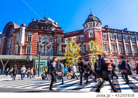 《東京都》丸の内ビジネス街・出勤する人々 《東京都》丸の内ビジネス街・出勤する人々 45205916