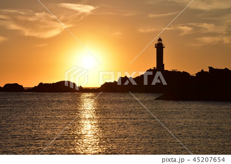 鼠ヶ関灯台の夕日 45207654