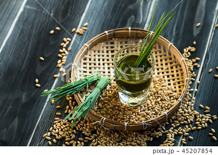 Wheat grass juice 45207854