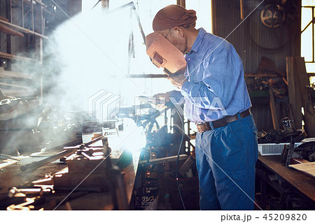 金属加工作業場　溶接作業 45209820