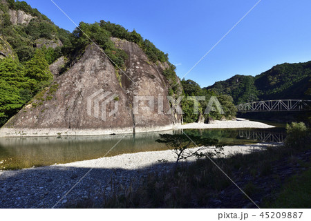 古座川の一枚岩（和歌山県東牟婁郡古座川町） 45209887