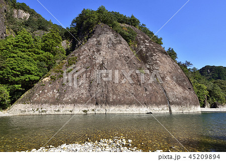 古座川の一枚岩 和歌山県東牟婁郡古座川町 の写真素材 4594