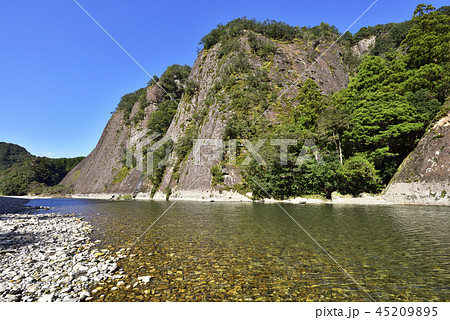 古座川の一枚岩（和歌山県東牟婁郡古座川町） 45209895
