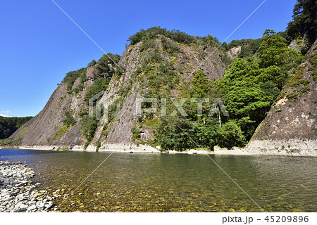 古座川の一枚岩（和歌山県東牟婁郡古座川町） 45209896