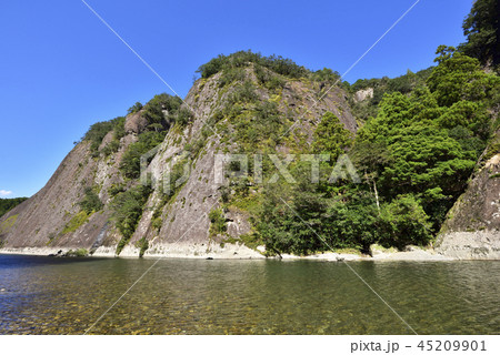 古座川の一枚岩（和歌山県東牟婁郡古座川町） 45209901