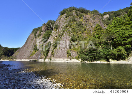 古座川の一枚岩（和歌山県東牟婁郡古座川町） 45209903