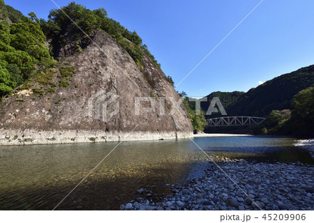 古座川の一枚岩（和歌山県東牟婁郡古座川町） 45209906