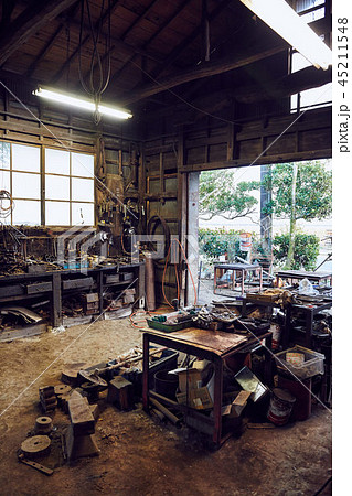 町工場　レトロな作業場 45211548