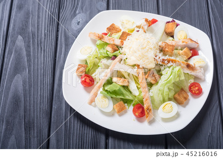 Salad ceasar with chicken , eggs and tomatoes 45216016