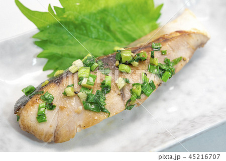 【ぶり ねぎ塩焼き】 【ぶり ねぎ塩焼き】 45216707