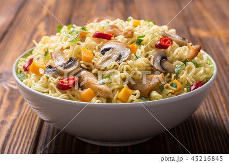 Instant noodles in bowl 45216845