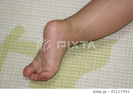 赤ちゃんの足 45217491