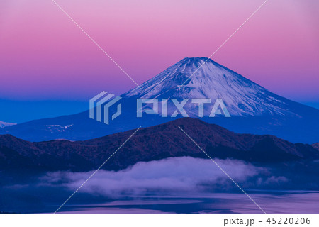 箱根大観山から望む、2018年元旦の富士山 箱根大観山から望む、2018年元旦の富士山 45220206