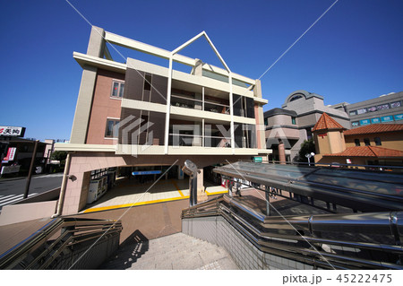 日本の横浜都市景観　地下鉄　中川駅前の街並みなどを望む 45222475