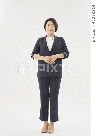 ビジネスウーマン スーツ 正装 45223214