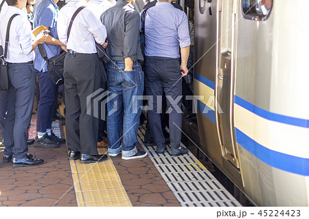 バス　改札　券売機　特急券　購入　現金　JR 45224423