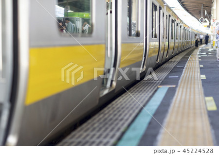 バス　改札　券売機　特急券　購入　現金　JR 45224528