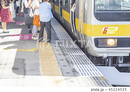 バス　改札　券売機　特急券　購入　現金　JR 45224535