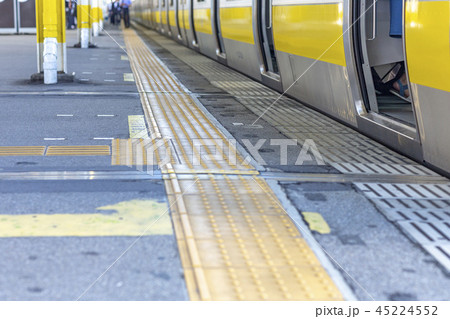 バス　改札　券売機　特急券　購入　現金　JR 45224552