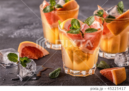Grapefruit homemade cocktail Grapefruit homemade cocktail 45225417