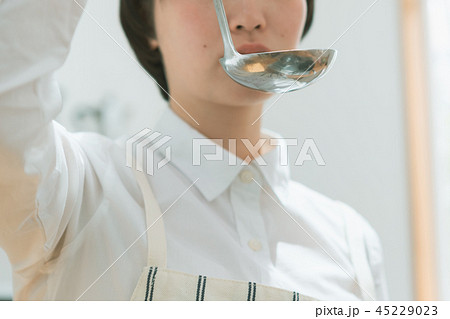 Housework 45229023