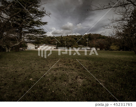 京丹後市の廃校・統廃合される小学校　新山小学校　ビンテージ風 45231765