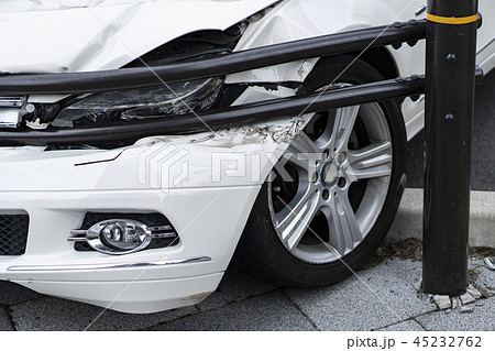 交通事故イメージ　交差点 45232762