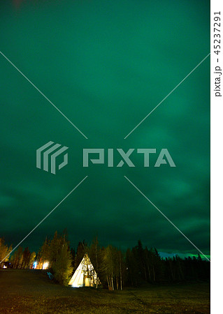 イエローナイフのオーロラ 45237291