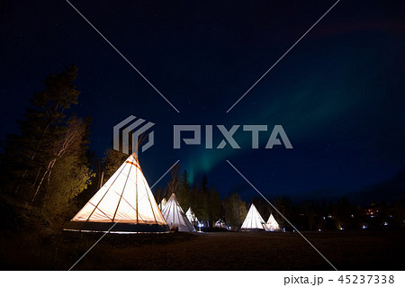 イエローナイフのオーロラ 45237338