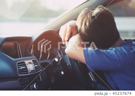 Young man traveler with Wearing sunglasses 45237674