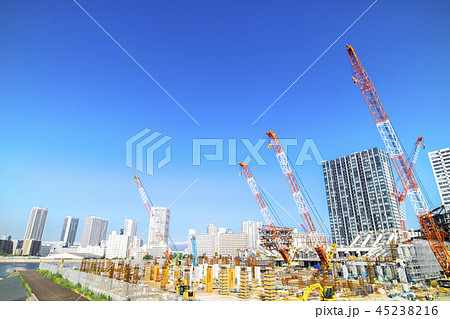 マンション・ビルの大規模建設現場 45238216