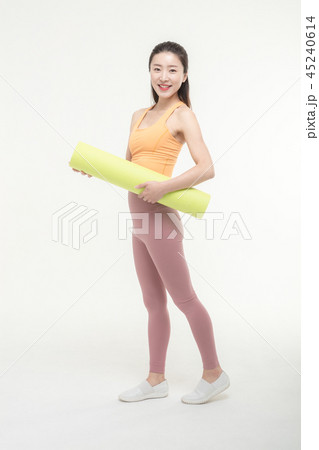 Korean woman with yoga mat Korean woman with yoga mat 45240614