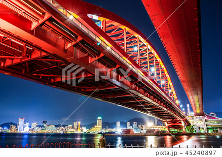 神戸大橋 夜景 雲の写真素材