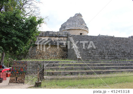 チチェンイツァの天文台と露店 世界遺産 メキシコ チチェンイツァの天文台と露店 世界遺産 メキシコ 45245318